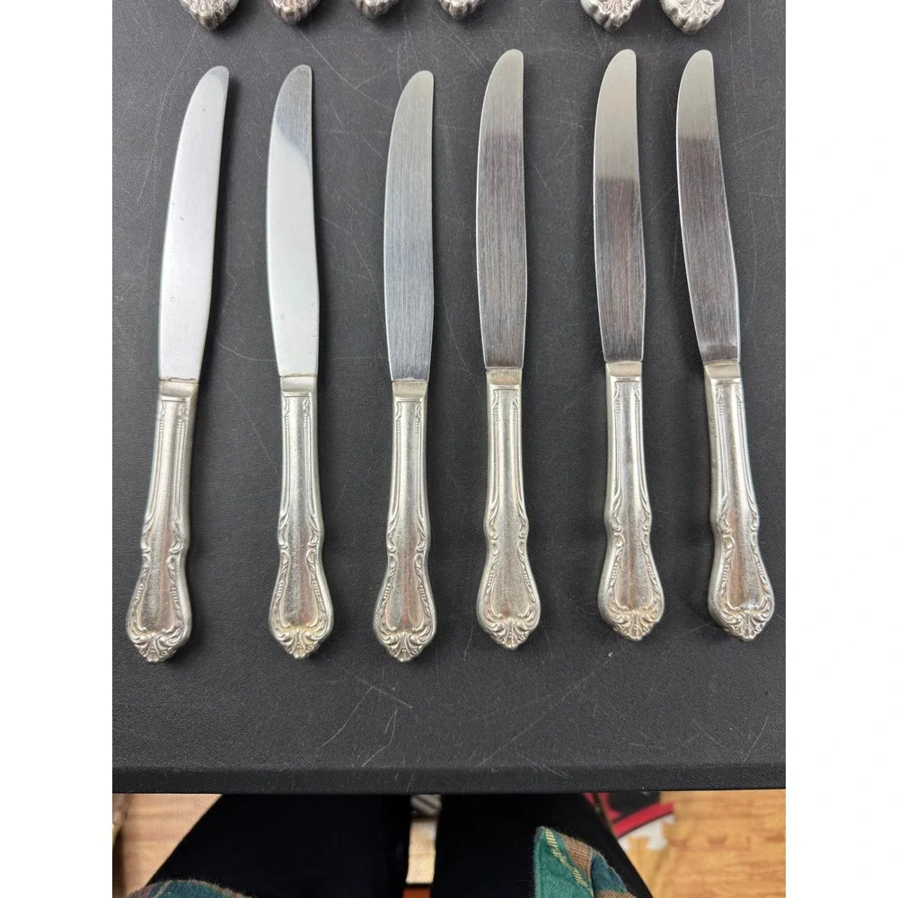 Vintage 12 Silverplate Dinner Knives Ornate Scroll‎ Pattern Stainless Blade